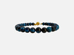 SPARQ verstelbare kralenarmband van blauwe tijgeroog met luxe goudkleurige details op een witte achtergrond.