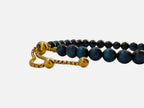 SPARQ verstelbare kralenarmband van blauwe tijgeroog met luxe goudkleurige details en schuifsluiting