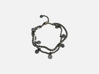 SPARQ dubbele zilverkleurige schakelarmband met ronde bedels en een stevige karabijnsluiting op een witte achtergrond