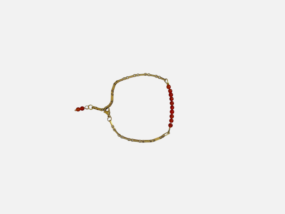 SPARQ armband met goudkleurige schakelketting en oranje edelsteenkralen met verstelbare sluiting