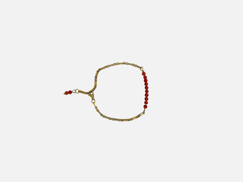 SPARQ armband met goudkleurige schakelketting en oranje edelsteenkralen met verstelbare sluiting