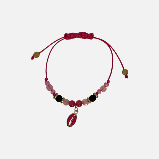 SPARQ handgemaakte kralenarmband met roze en zwarte kralen, goudkleurige accenten en een roze schelpbedel.