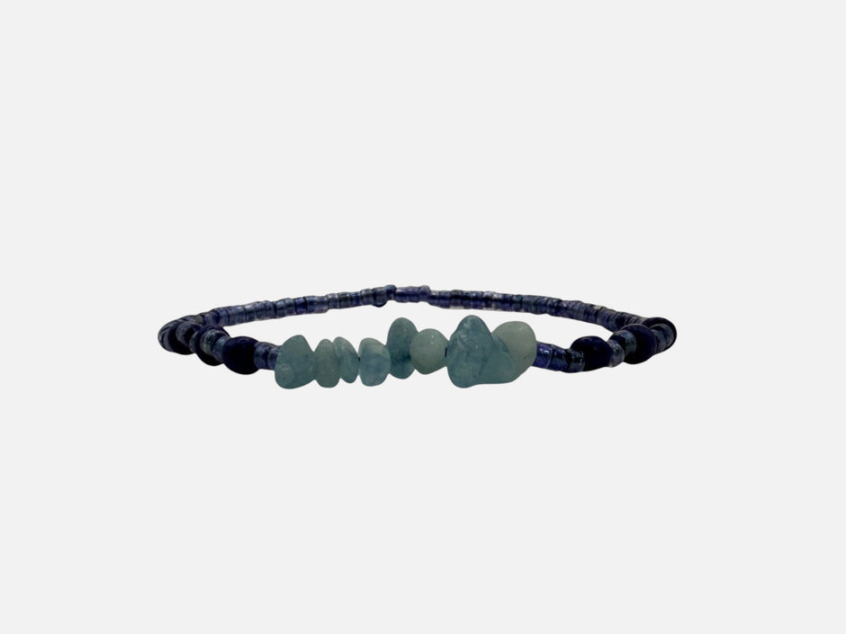 SPARQ Indigo Mist kralenarmband met lichtblauwe en donkerblauwe kralen op elastisch koord