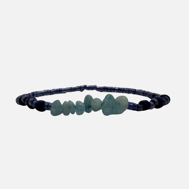 SPARQ Indigo Mist kralenarmband met lichtblauwe en donkerblauwe kralen op elastisch koord