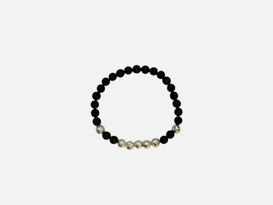 SPARQ kralenarmband met zwarte lavastenen en glanzende zilverkleurige accentkralen in een elastisch design.