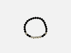 SPARQ kralenarmband met zwarte lavastenen en glanzende zilverkleurige accentkralen in een elastisch design.