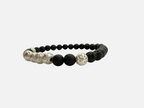 SPARQ kralenarmband met zwarte lavastenen en glanzende zilverkleurige accenten voor een stijlvolle unisex look.