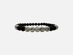 SPARQ handgemaakte kralenarmband met zwarte lavastenen en glanzende zilverkleurige accenten voor dames en heren.